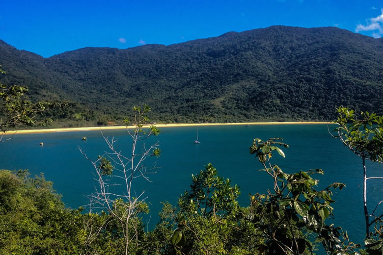 Paraty Convention & Visitors Bureau - Praia Grande da Cajaíba